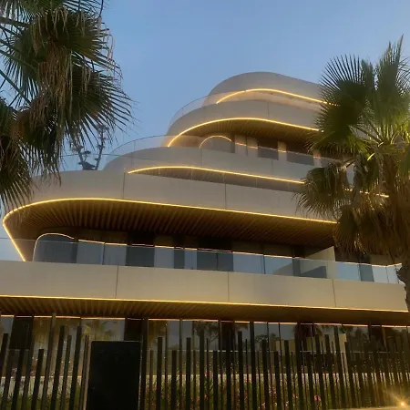 1 Line Beach New Apartment, Luxury Complex 2022 托雷莫利诺斯